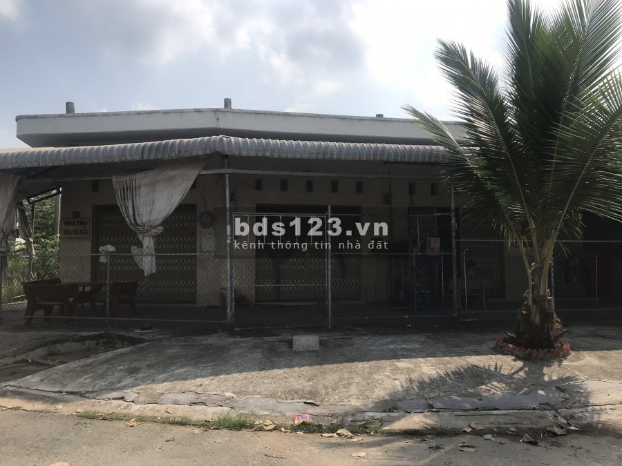 Dãy phòng trọ 8 phòng đang cho thuê, diện tích 200m2, sổ hồng riêng