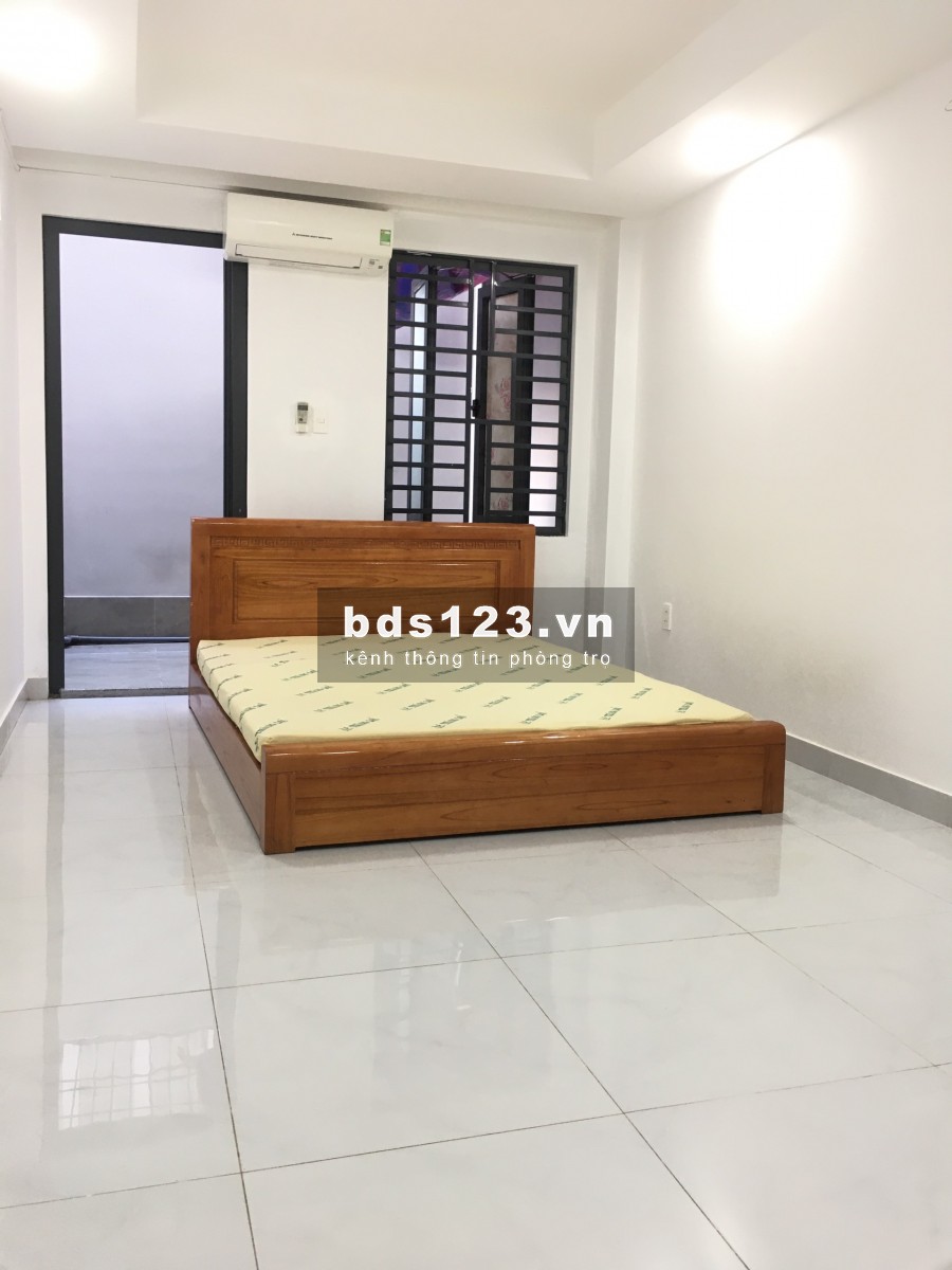 Phòng trệt ban công sau thoáng mát 28m2 cách ĐH Văn Lang cs3 500m