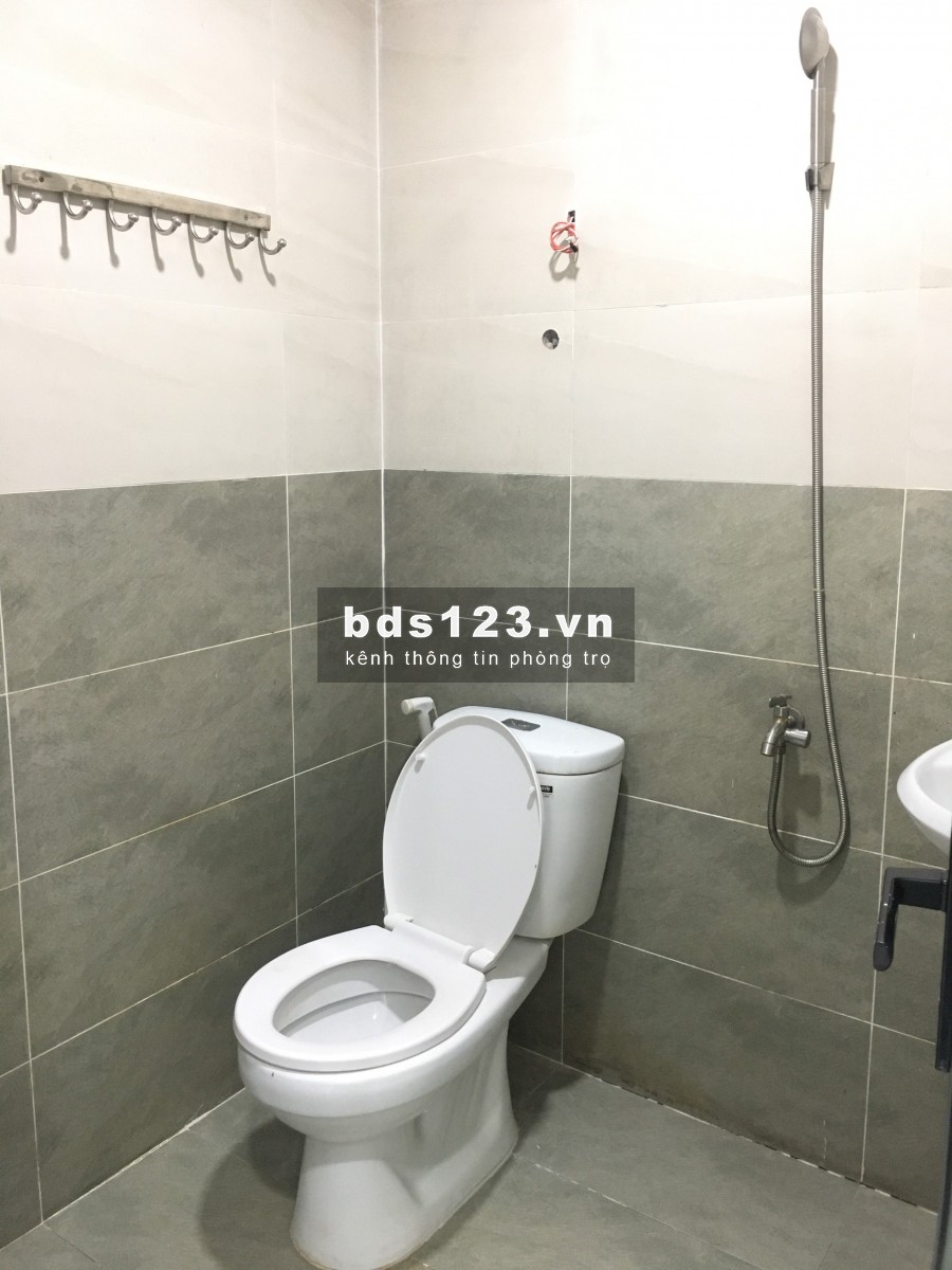 Phòng trệt ban công sau thoáng mát 28m2 cách ĐH Văn Lang cs3 500m