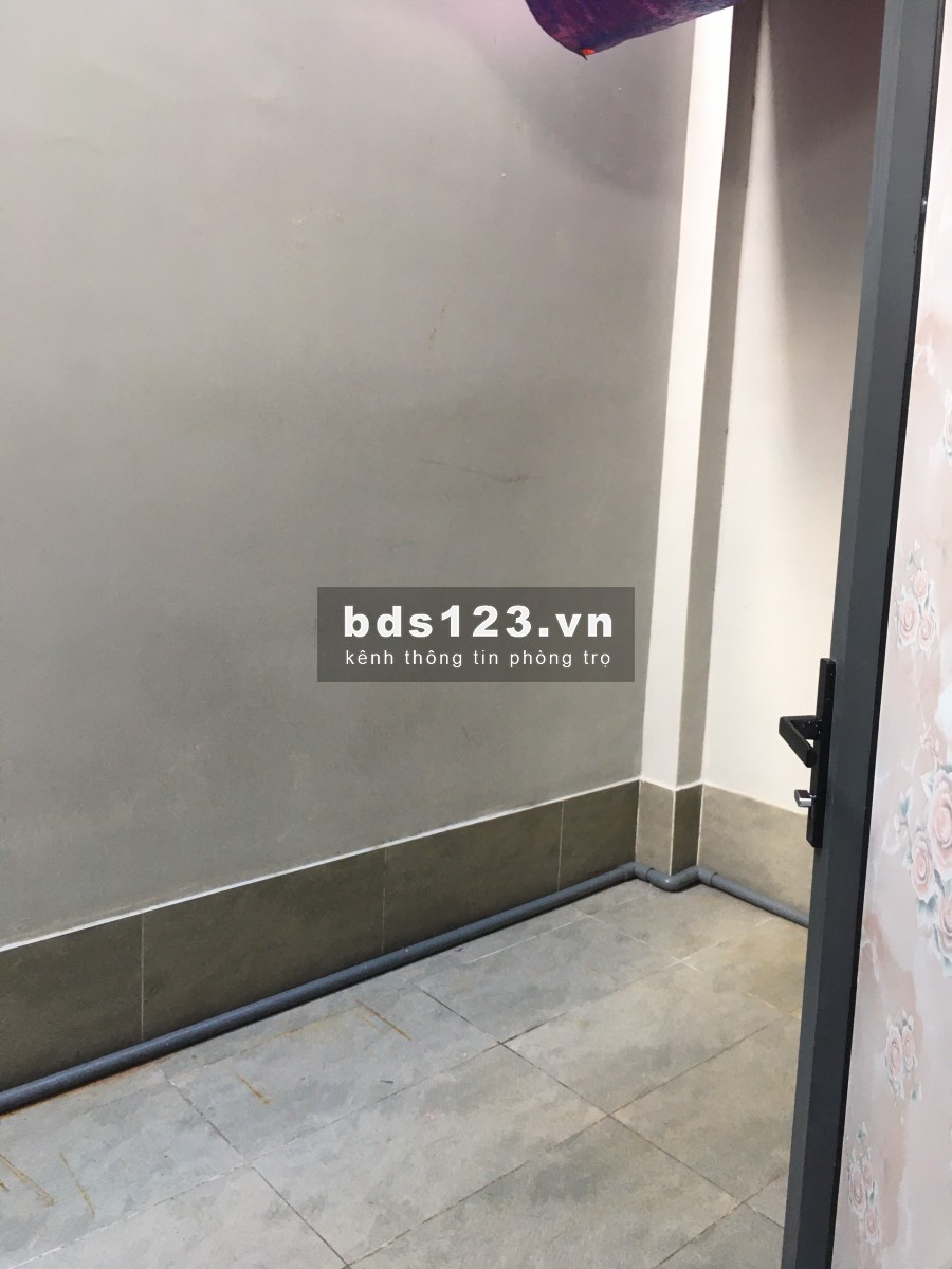 Phòng trệt ban công sau thoáng mát 28m2 cách ĐH Văn Lang cs3 500m