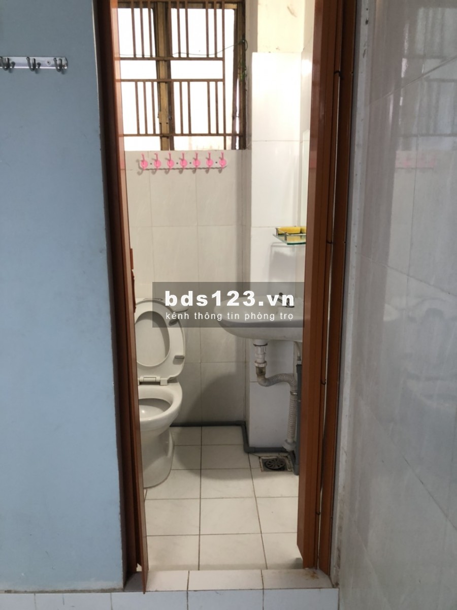 Cho thuê phòng Quận 10 giá mùa covid có gác, cửa sổ máy lạnh