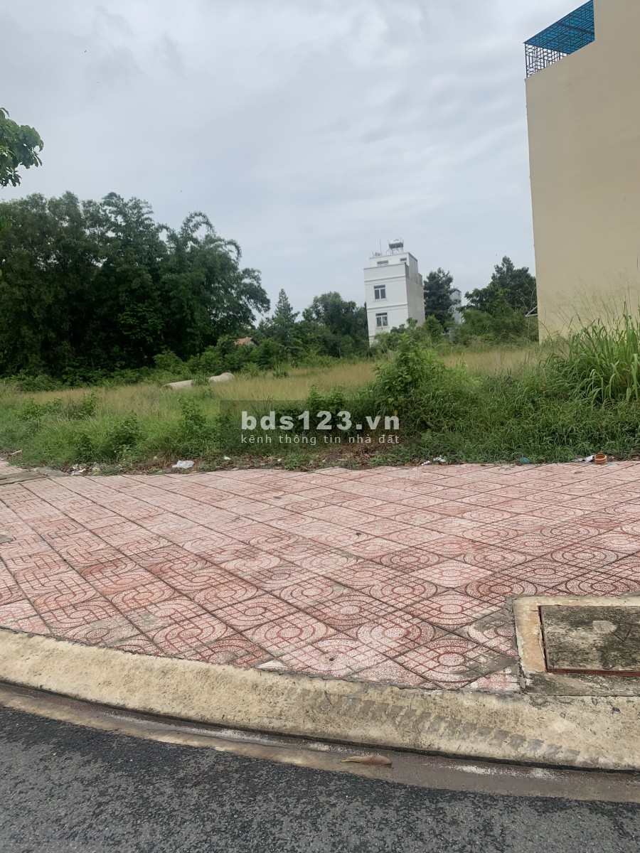 Mặt tiền N14 giao Nguyễn Văn Thành, phường Hoà Lợi, Bến Cát,, dt 15x30, cn 180m2