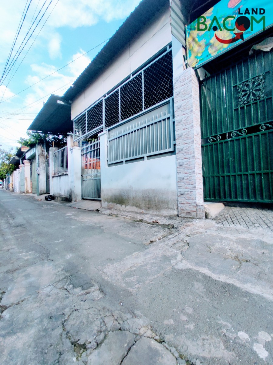 Bán lô đất 70m2 đẹp còn sót lại ngay chợ Bà Thức, P.Tân Phong, đường xe hơi vào tận đất