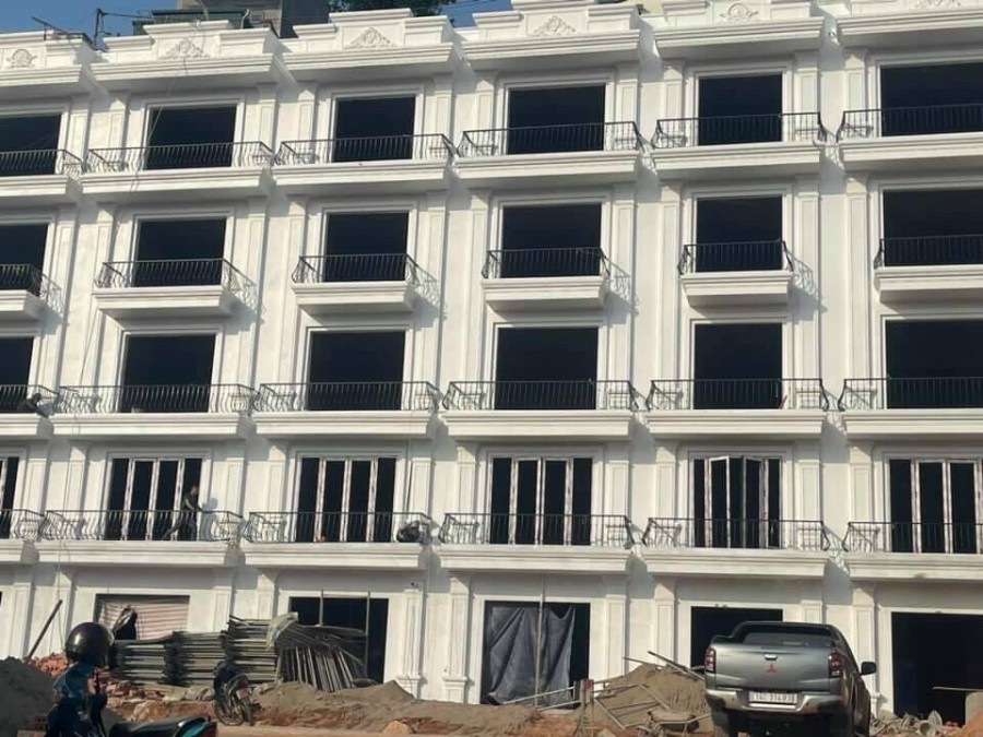 Cần BÁN 6 Căn Nhà Đẹp ĐỐI DIỆN BIG C CỘT 5, HẠ LONG.