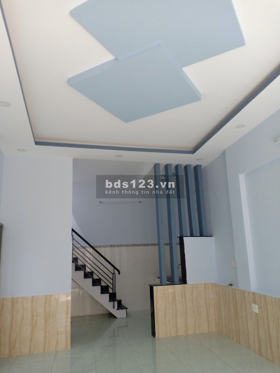 Cần bán gấp nhà ngay bốn xã, vị trí kinh doanh buôn bán, lh 0936552322