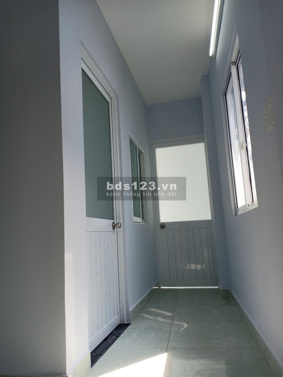 Cần bán gấp nhà ngay bốn xã, vị trí kinh doanh buôn bán, lh 0936552322
