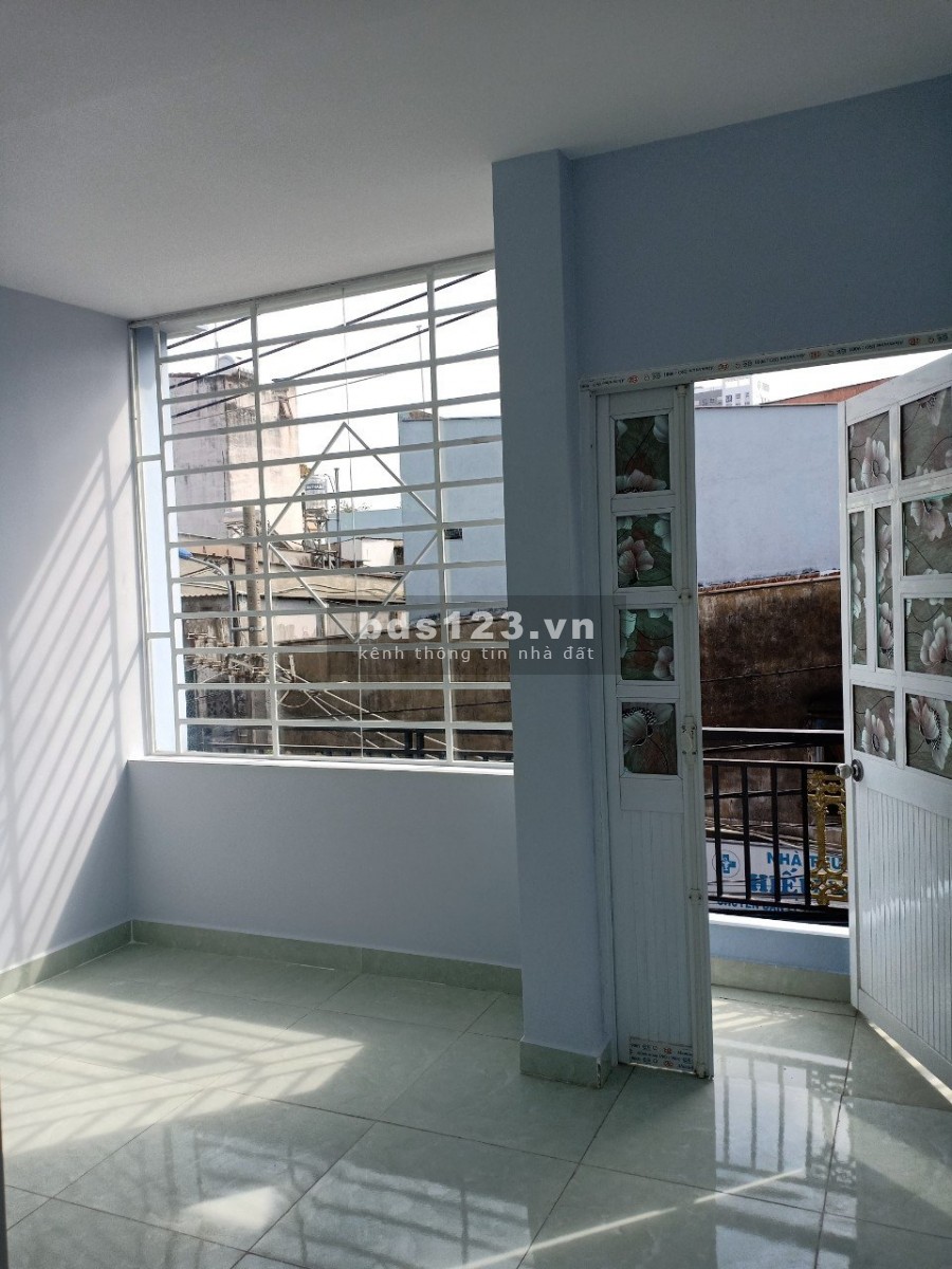 Cần bán gấp nhà ngay bốn xã, vị trí kinh doanh buôn bán, lh 0936552322