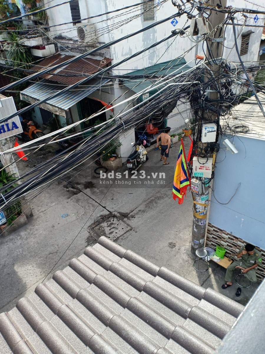 Cần bán gấp nhà ngay bốn xã, vị trí kinh doanh buôn bán, lh 0936552322