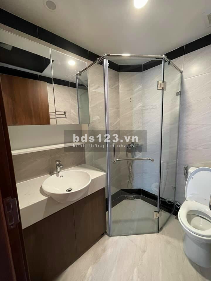 Bán nhà Ngọc Thuỵ dt 33.5m x 5 tầng, giá 3,35 tỉ, ô tô đỗ cửa