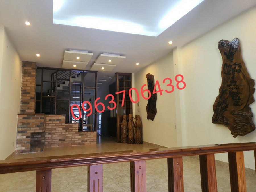 Cần bán căn nhà hai mặt tiền đường Hoàng Diệu, dt 122m2 view siêu sịn