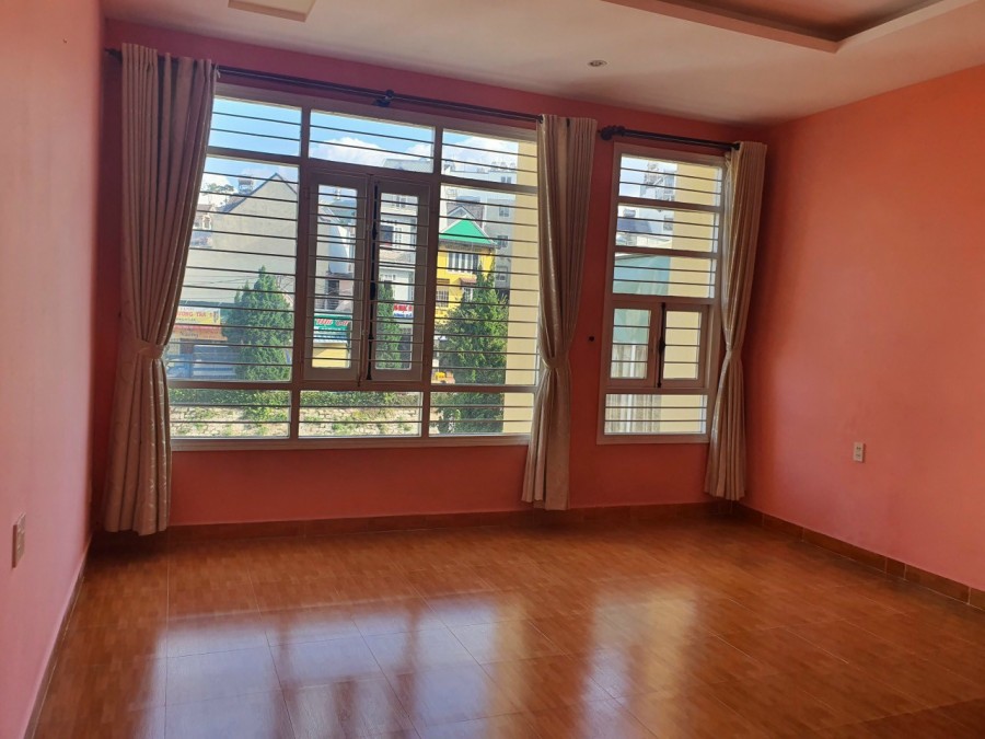 Cần bán căn nhà hai mặt tiền đường Hoàng Diệu, dt 122m2 view siêu sịn