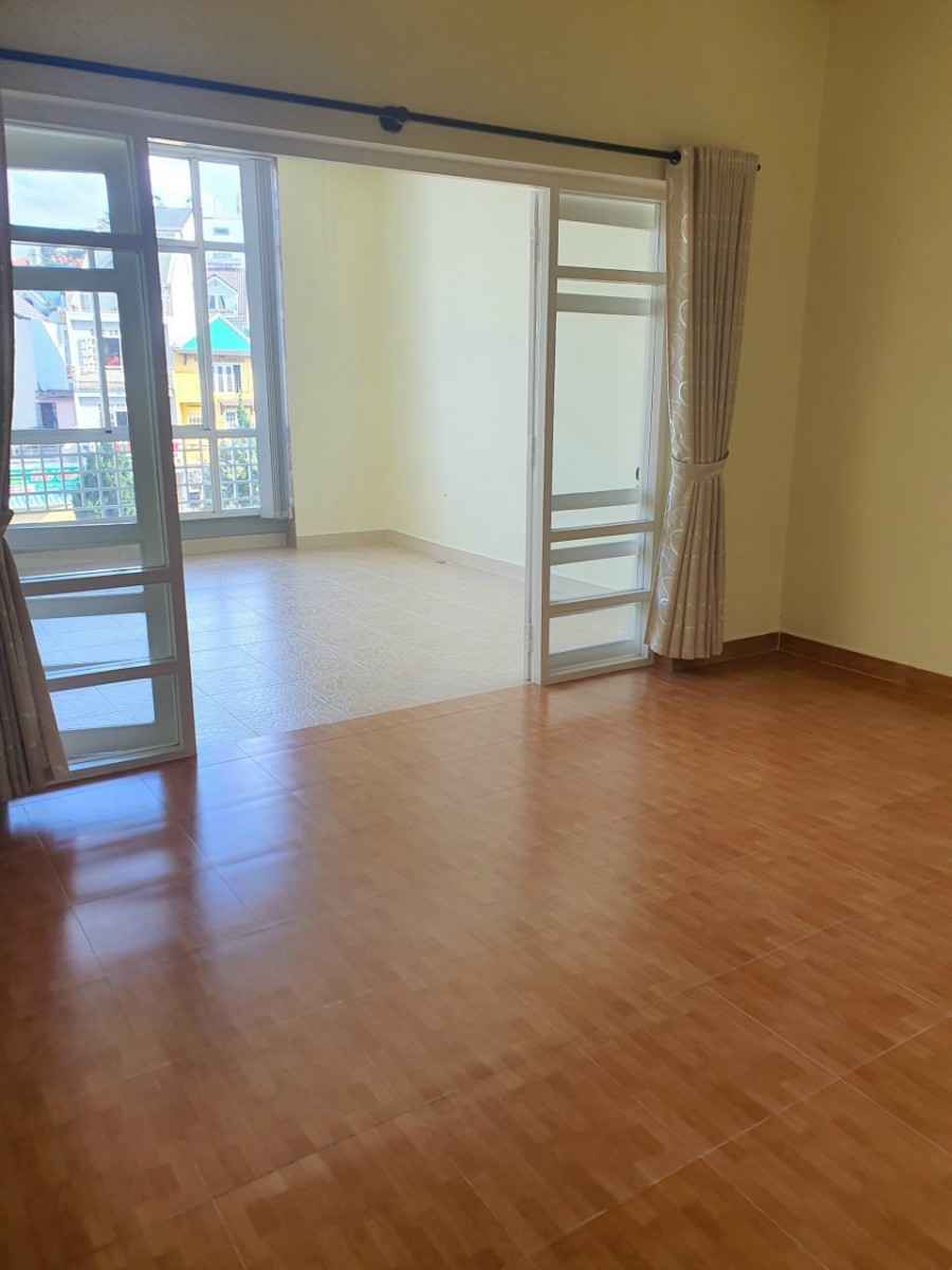 Cần bán căn nhà hai mặt tiền đường Hoàng Diệu, dt 122m2 view siêu sịn