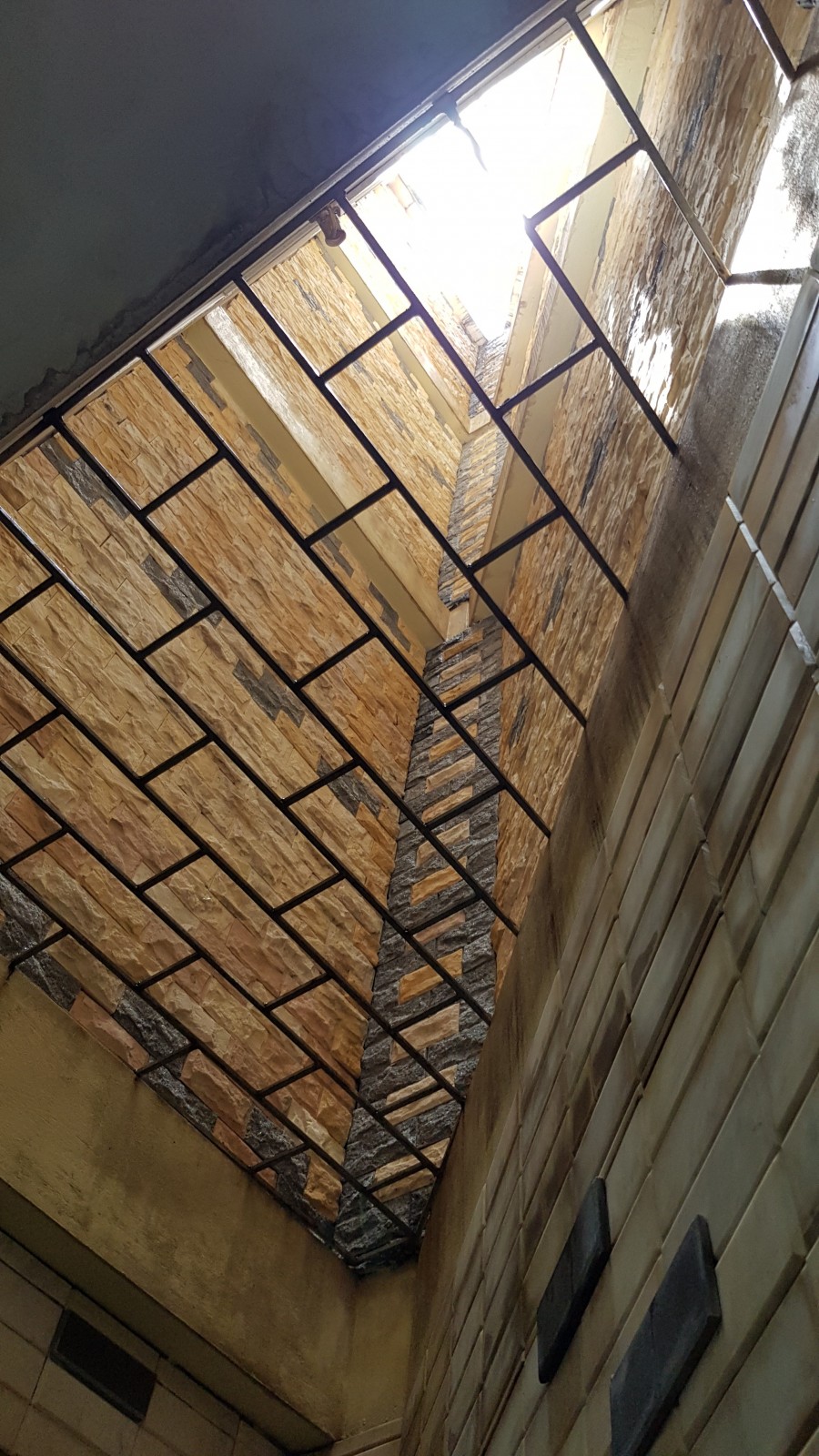 Nhà phân lô Lạc Trung, 5 tầng, 6 phòng ngủ, ô tô vào nhà, giá 7.38 tỉ