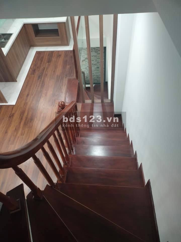 Gia đình cần bán nhà Thái Hà để chuyển ra biệt thự, ô tô đỗ trước cửa, 5 tầng đúc