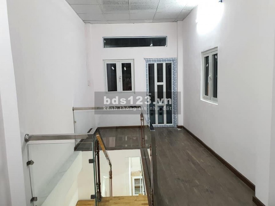 Nhà Lạc Long Quân, Phường 10, sổ vuông.