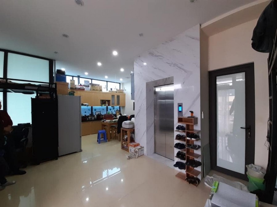 Bán chung cư mini Chính Kinh thu 50 triệu/tháng, 5 phút đi bộ ra ngã Tư Sở, dt 50m2, mt 6m, giá 7.05 tỉ, lh0913458362