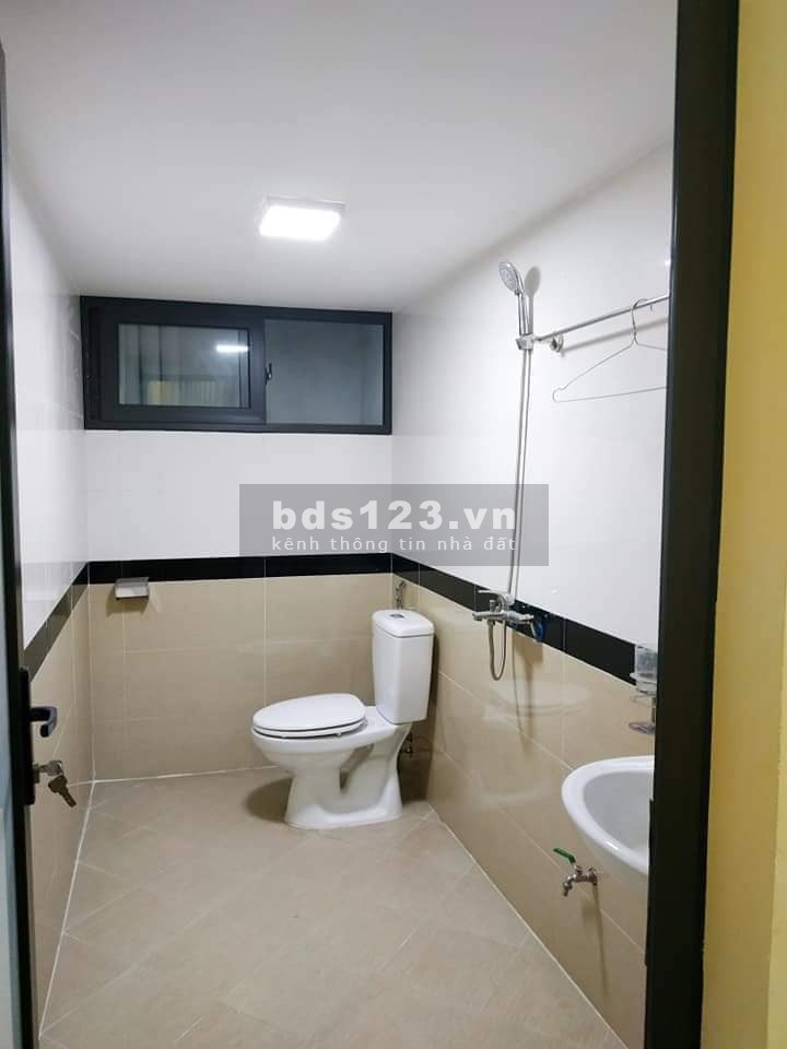 Bán nhà hiếm ngõ 445 Nguyên Khang, Quận Cầu Giáy, dt 30m2, 5 tầng đúc, giá 3 tỷ