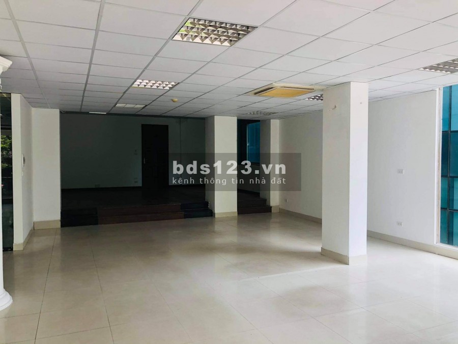 Kinh Doanh VIP, Khúc Thừa Dụ, 190m2 MTx8m vị trí mặt tiền hiếm