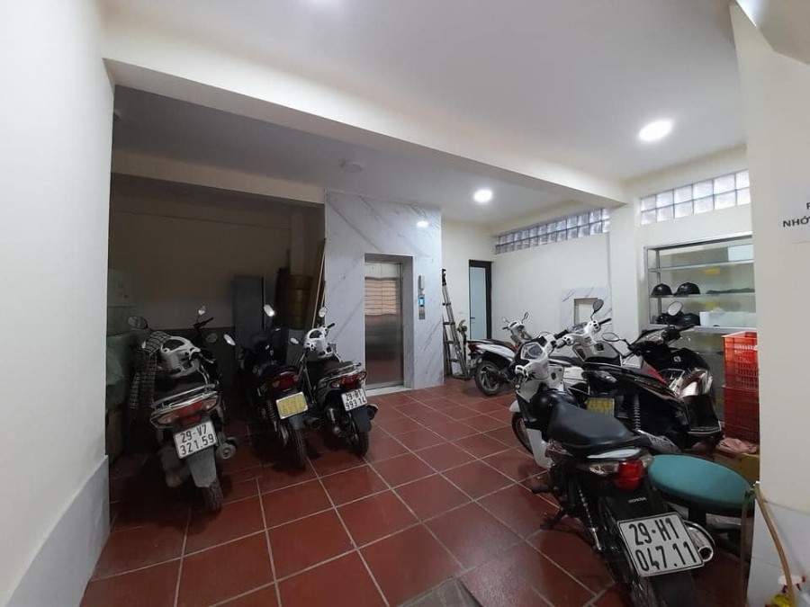 Bán chung cư mini Chính Kinh thu 50 triệu/tháng, 5 phút đi bộ ra ngã Tư Sở, dt 50m2, mt 6m, giá 7.05 tỉ, lh0913458362
