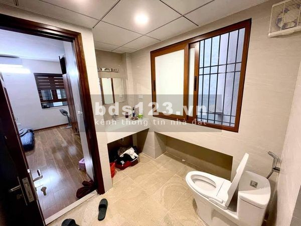 Bán nhà Láng Hạ mơi xây 5 tầng đúc kiên cố, giá 3.8 tỷ, chính chủ, nở hậu