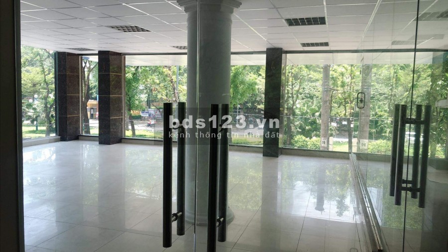 Kinh Doanh VIP, Khúc Thừa Dụ, 190m2 MTx8m vị trí mặt tiền hiếm