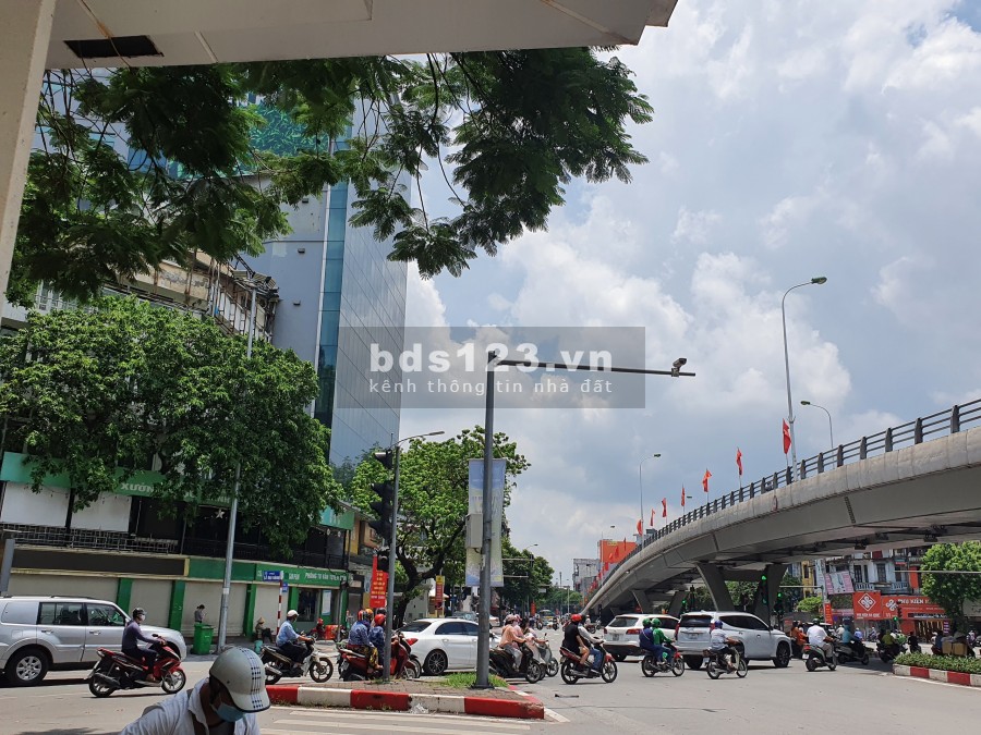 Bán nhà 2 mặt phố Đại Cồ Việt, phân lô góc, mặt tiền khủng, vỉa hè lớn, KD cho thuê HS cao