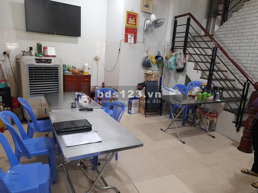 Bán nhà MTKD nữ anh hùng Út Tịch, Phường 4 Q.Tân Bình giá 10.5tỷ