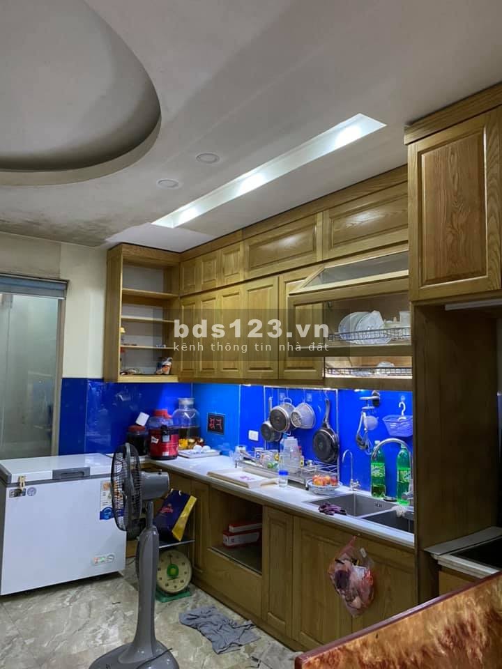 Bán nhà 3 tầng Ngọc Lâm, Quận Long Biên ô tô đỗ cửa, kinh doanh đỉnh