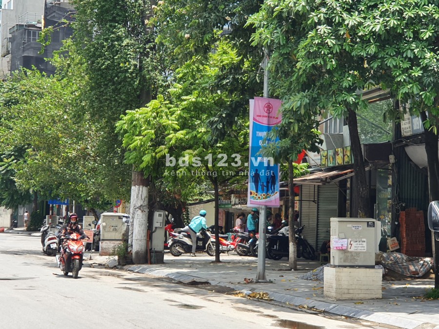 Bán nhà 2 mặt phố Đại Cồ Việt, phân lô góc, mặt tiền khủng, vỉa hè lớn, KD cho thuê HS cao