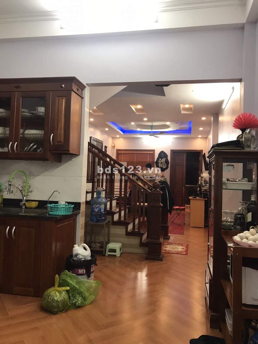Bán nhà Phùng Hưng 4 tầng 50m Mt 4m ô tô đỗ cửa giá 5,5 tỷ