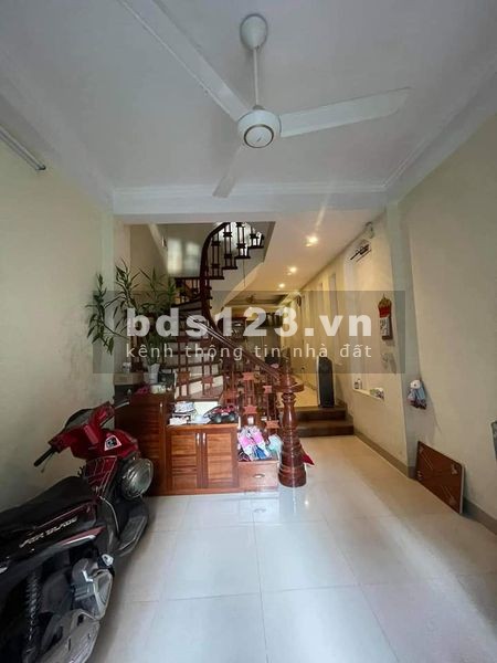 Hiếm! Nhà Lâm Hạ, khu VIP Bồ Đề, Long Biên, ô tô vào nhà, 46m2 4 tầng nhỉnh 5 tỷ