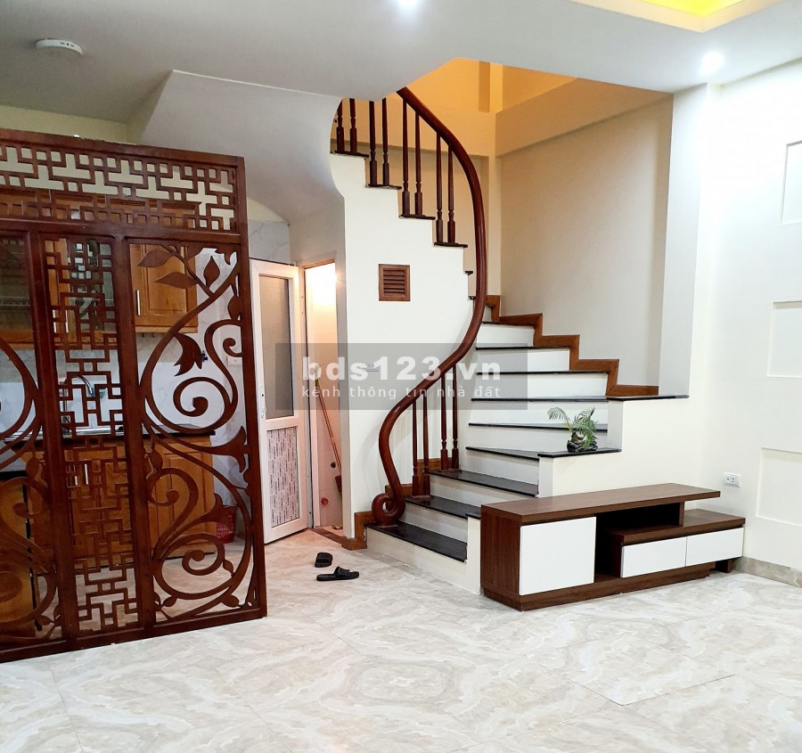 Nhà mới, ô tô đỗ, thoáng sáng, Phạm Văn Đồng, Hà Nội dt 42m2, giá 3.3 tỷ