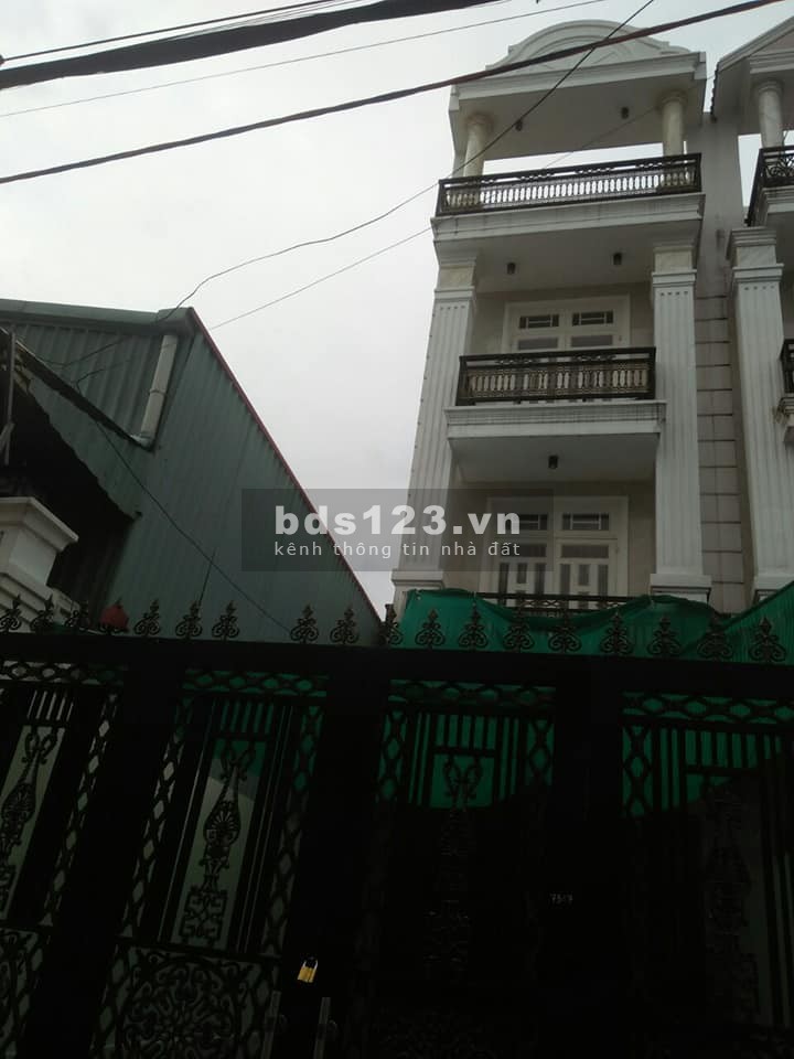 Cho thuê nhà sân đậu ô tô 1 trệt 3 lầu đường Hiệp Bình, P. Hiệp Bình Phước, Thủ Đức
