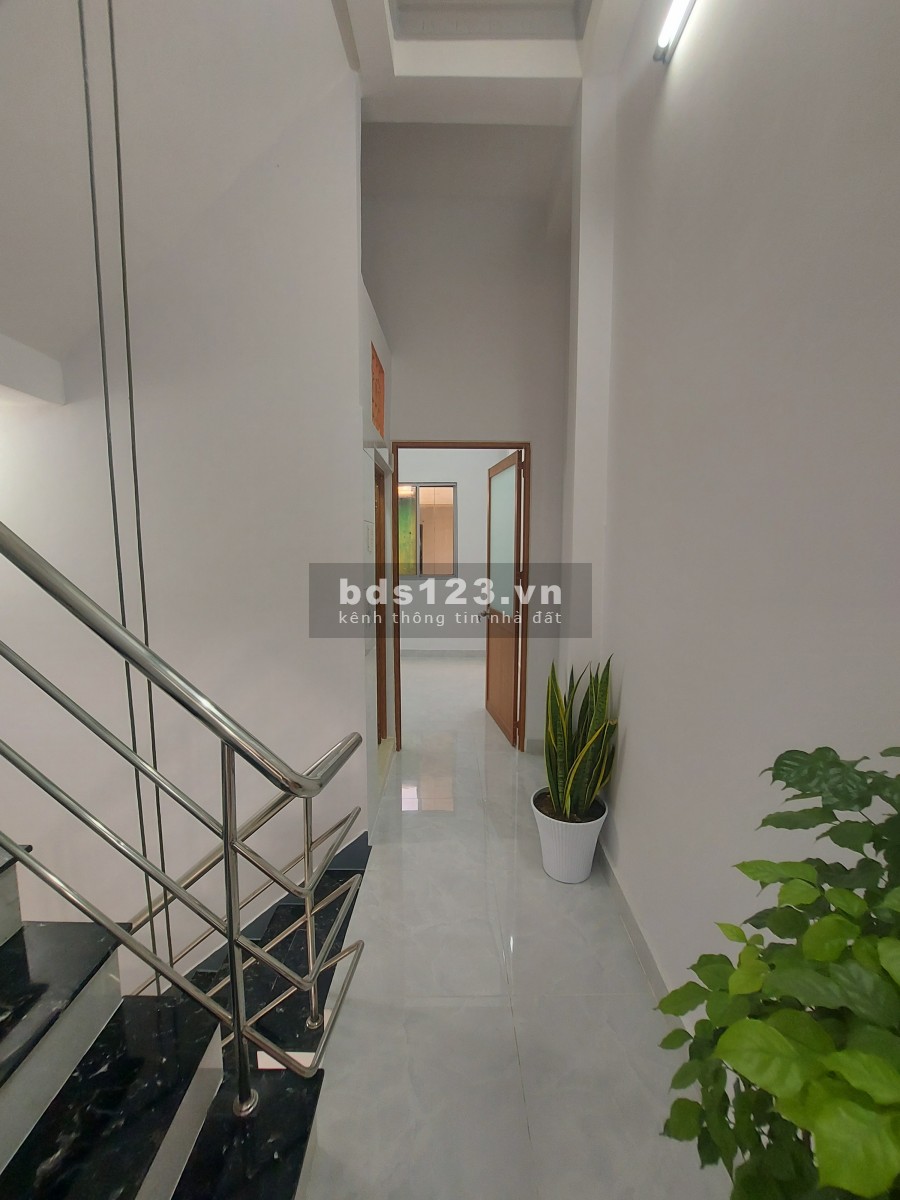 Bán nhà hẻm 6m Hàn Hải Nguyên, 2 lầu Quận 11, hẻm thông nhà mới