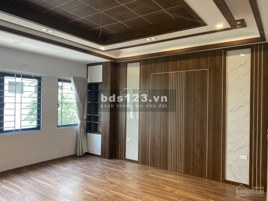 Gia đình cần bán nhà Thái Hà để chuyển ra biệt thự, ô tô đỗ trước cửa, 5 tầng đúc