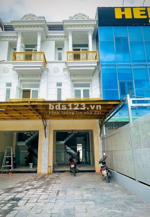 Royal Town Nhà Phố, Shophouse đẹp, vị trí trung tâm Tp. Dĩ An, Bình Dương