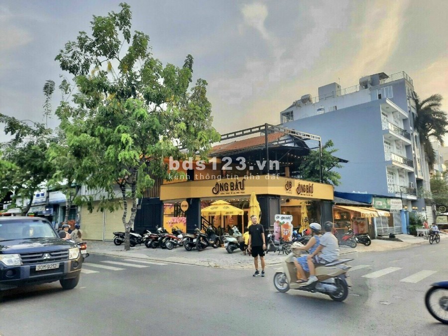 Bán nhà góc 2mt Lâm Văn Bền Quận 7 dt 10x16m, giá bán 31 tỷ, lhcc