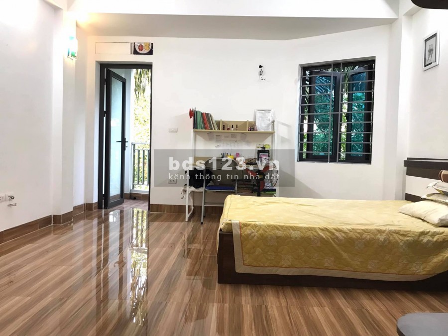 Nhà mới, ô tô đỗ, thoáng sáng, Phạm Văn Đồng, Hà Nội dt 42m2, giá 3.3 tỷ