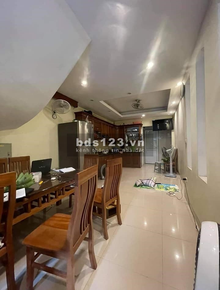 Bán nhà Ngọc Lâm 46m2, nhà đẹp, ngõ ô tô thông, 4 phòng ngủ giá 3.25 tỷ