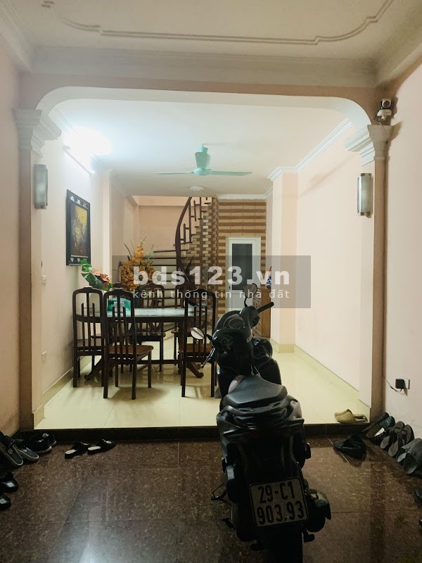 Vị trí trung tâm Ngã Tư sở, ngõ ô tô, nhà 4 tầng, DT 40m, 5 tỷ.