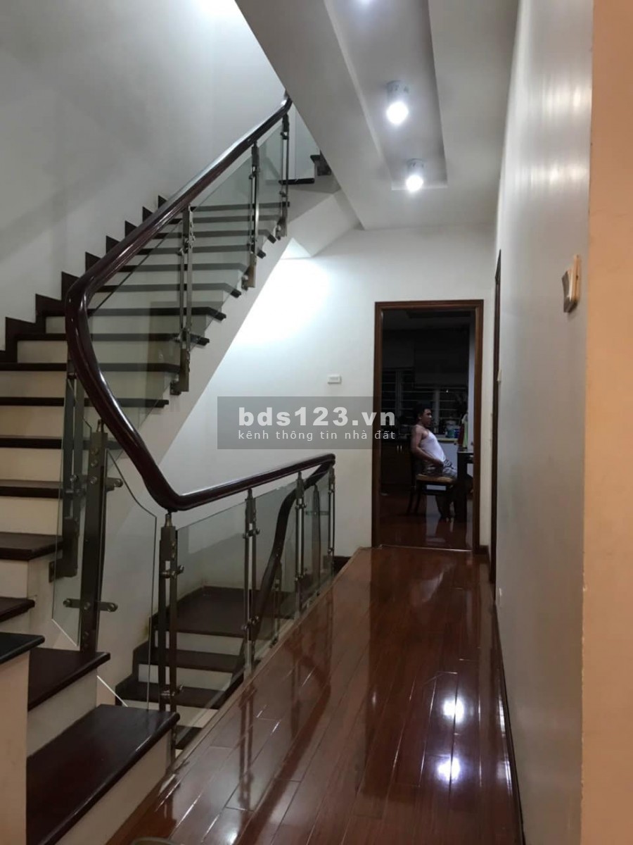 Nhà mặt phố to, 3 mặt thoáng, 7 tầng đúc, nở hậu, giá ban 5.7 tỷ, thương lượng