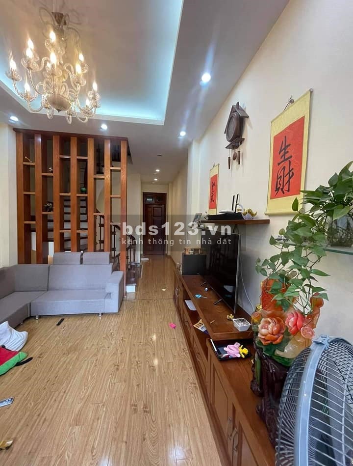 Bán nhà Ngọc Lâm 46m2, nhà đẹp, ngõ ô tô thông, 4 phòng ngủ giá 3.25 tỷ