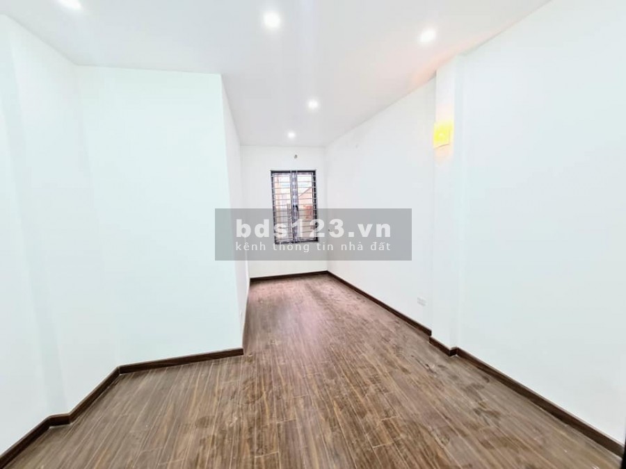 Bán nhà Minh Khai, 26m2 x 4 Tầng x MT 3.1m, Vài bước ra phố sầm uất, sổ đỏ chính chủ