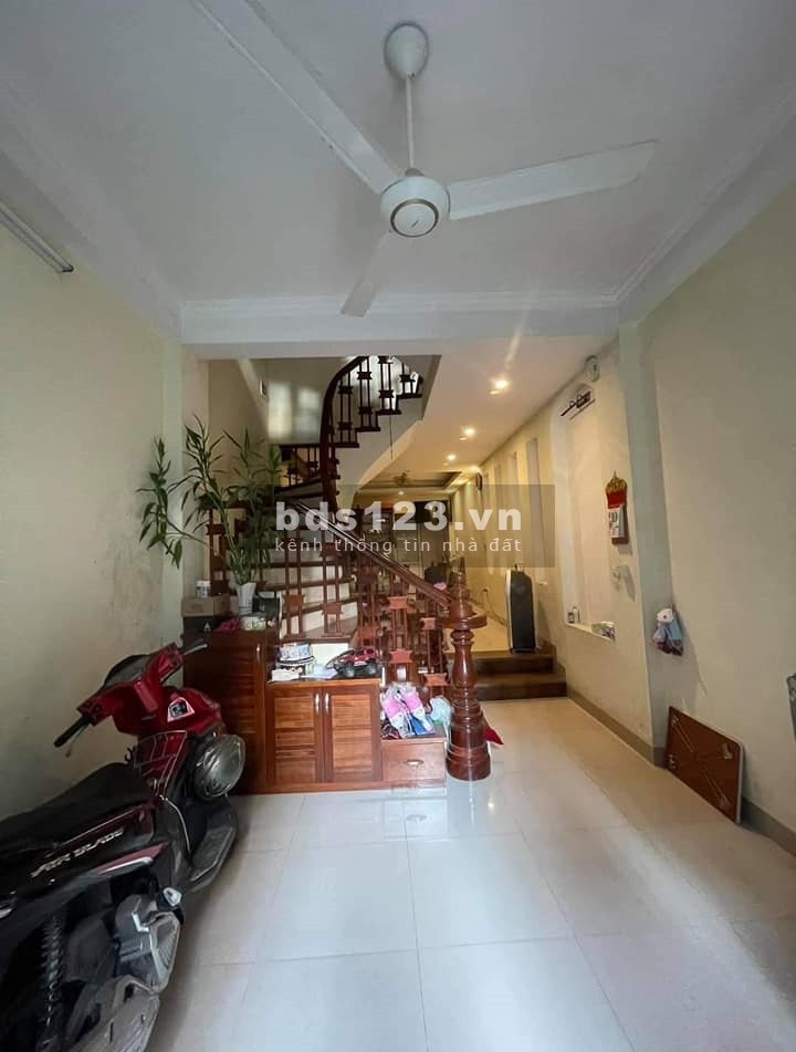 Bán nhà Ngọc Lâm 46m2, nhà đẹp, ngõ ô tô thông, 4 phòng ngủ giá 3.25 tỷ