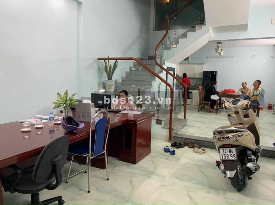 Bán nhà KĐT Vạn Phúc, TP HD, 3.5 tầng, 61m2, mt 5.3m, hướng Tây, 3 ngủ, giá cực tốt