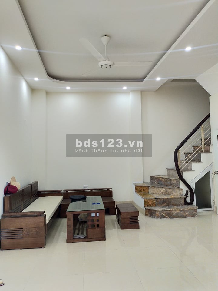 Bán gấp nhà Phường Ngọc Thụy, Quận Long Biên, Hà Nội, 4 tầng, giá 2.9 tỷ