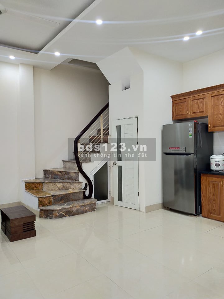 Bán gấp nhà Phường Ngọc Thụy, Quận Long Biên, Hà Nội, 4 tầng, giá 2.9 tỷ