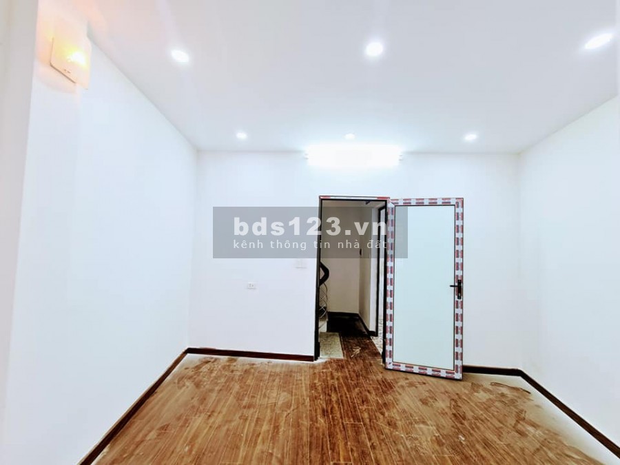 Bán nhà Minh Khai, 26m2 x 4 Tầng x MT 3.1m, Vài bước ra phố sầm uất, sổ đỏ chính chủ