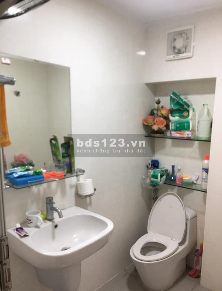 Bán nhà Ngọc Lâm 46m2, nhà đẹp, ngõ ô tô thông, 4 phòng ngủ giá 3.25 tỷ