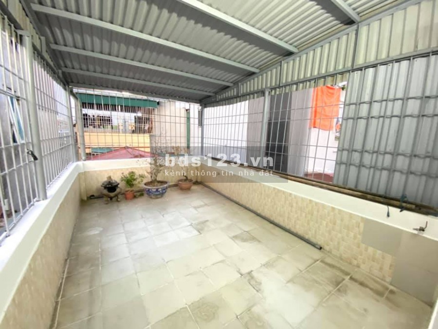 Bán nhà Hoàng Mai, 30m2 x 4 Tầng x MT 3.2m, Vài bước ra phố sầm uất, sổ đỏ chính chủ